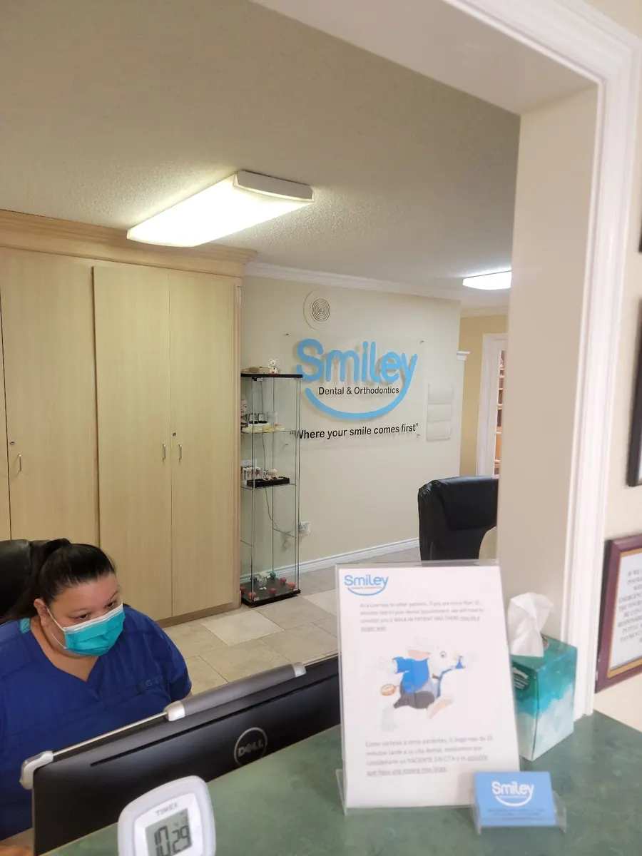 Foto 2 de la oficina Smiley Dental en Garland Broadway